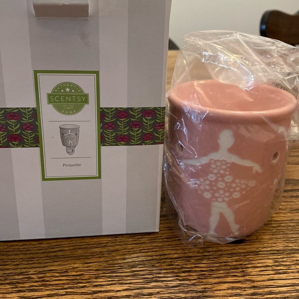New Scentsy Pirouette Nightlight Warmer